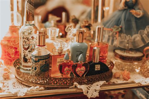 vintage perfume blog.